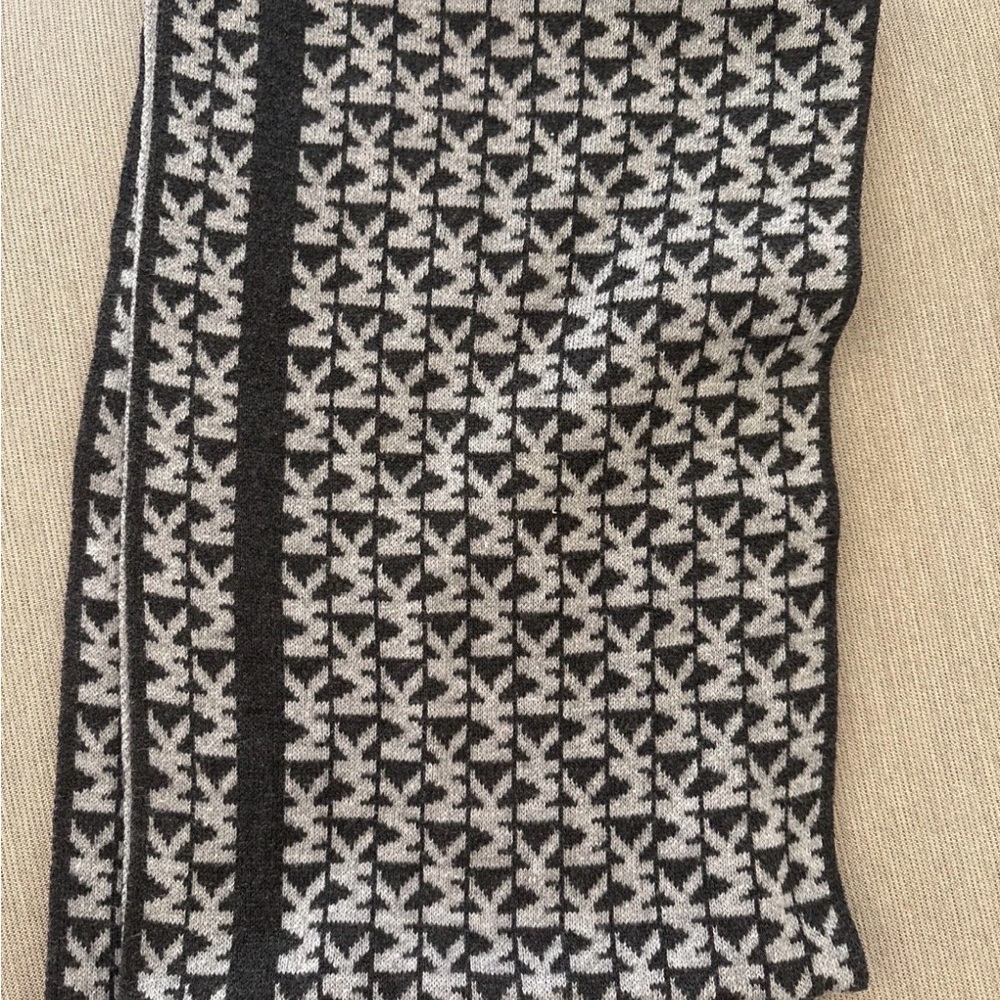 Michael Kors Black and Gray Patterned Scarf